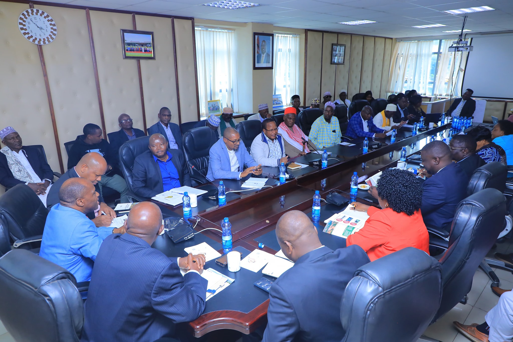 IGRTC Chairman CPA Kithinji Kiragu and CEO Dr. Kipkurui Chepkwony, hosted a delegation comprising Tana River Professionals (TRP), the Indigenous Communities Joint Council of Elders (JCOE), and the County Government of Tana River, led by H.E. Governor Maj (Rtd) Dr. Dhadho Gaddae Godhana.